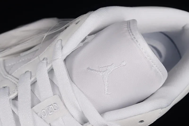 All categories Air Jordan Jordan series basketball shoes Air Jordan 1 Low Air Jordan 1 Low Quilted "Triple White" AJ1 Joe 1 all white low-top basketball shoes DB6480-100